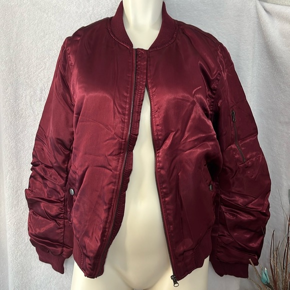 Forever 21 Bomber Jacket Shiny‎ Burgundy Ruched Sleeve Lightweight L - Picture 1 of 4